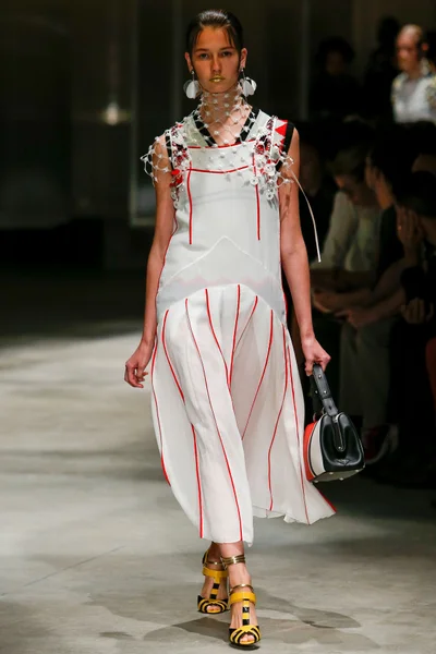 Look 28